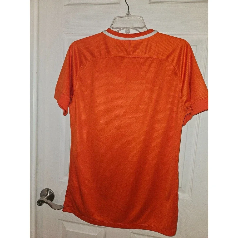 Nike women preowned